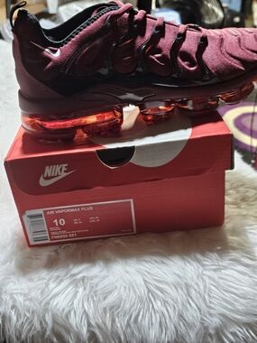 Nike Air VaporMax Plus Burgundy Red Sneakers